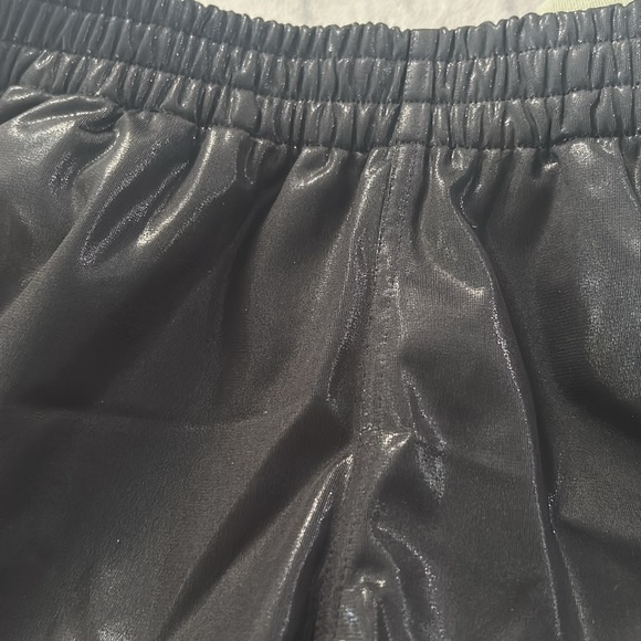 Mono b Shorts - Picture 6 of 7